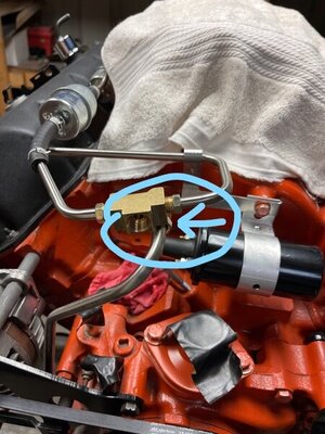 Fuel line off center to T.jpg