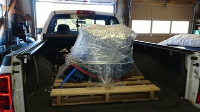 engine on pallet1.jpg engine on pallet1.jpg