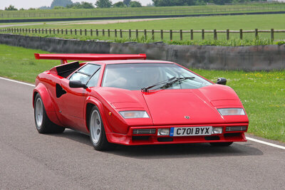 Lamborghini_Countach_-_Flickr_-_exfordy_(2).jpg