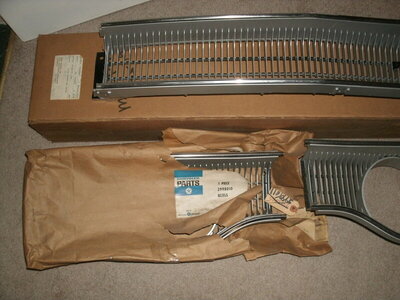 NOS Sat GRille  and Parts 006.JPG