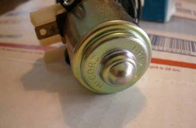 NOS pump wndshld 0 439 004.JPG
