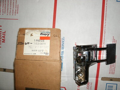 Air Shocks NOS Convt Latchs NOS Door Handles 006.JPG