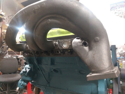 Engine with manifolds drivers side under.jpg Engine with manifolds drivers side under.jpg