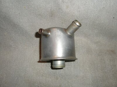 Valve Cover Breather 2 Port 002 (Small).JPG Valve Cover Breather 2 Port 002 (Small).JPG