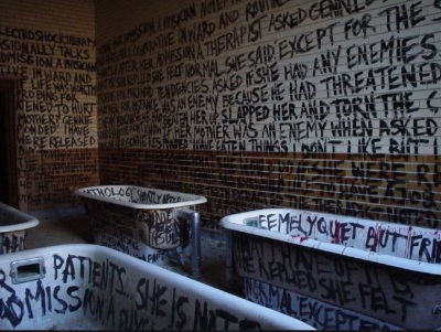 tubwall.jpg