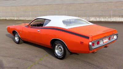 1971-Dodge-Charger-Super-Bee-02-640x360.jpg