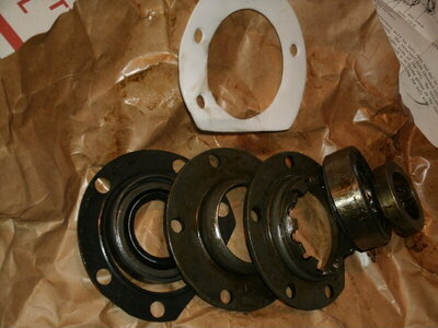 NOS Dana Axle Brgings 005.JPG