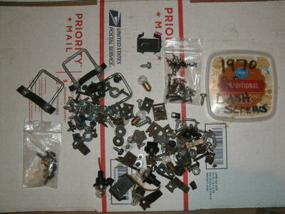 1970 BBody Dash Screws 004.JPG