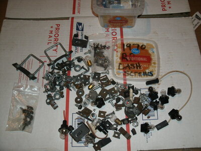 1970 BBody Dash Screws 007.JPG