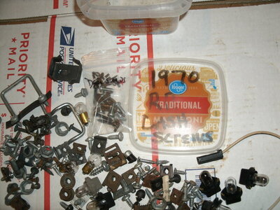 1970 BBody Dash Screws 008.JPG