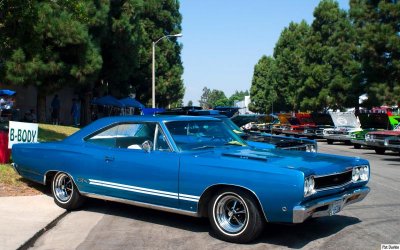 1968_plymouth_gtx_440_-_blue_-_fvr[1].jpg