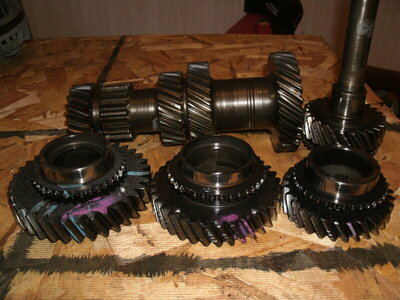 833 4 speed 23 spl gear set Case 006.JPG