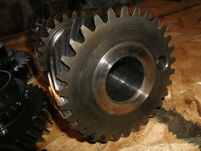 833 4 speed 23 spl gear set Case 009.JPG