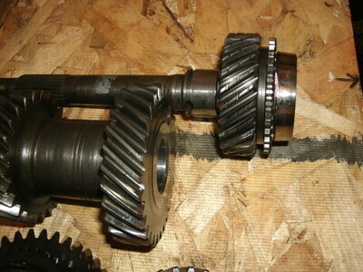 833 4 speed 23 spl gear set Case 011.JPG
