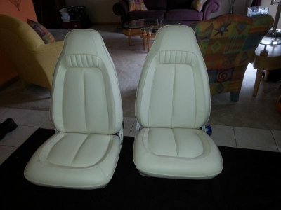 frontseats.jpg frontseats.jpg