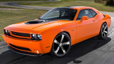 2014 Challenger RT Shaker hood  Super Track Pack option.jpg