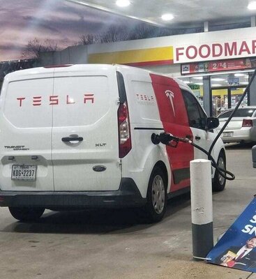 tesla service truck.jpg