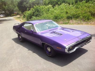 1971-plymouth-road-runner-440-6-pack-4-speed-plum-crazy-white-interior-show-race-2.jpg