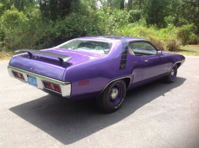 1971-plymouth-road-runner-440-6-pack-4-speed-plum-crazy-white-interior-show-race-4.jpg