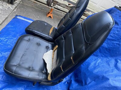 74 BucketSeat2.jpg 74 BucketSeat2.jpg