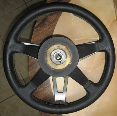 DC steering wheel 324.JPG DC steering wheel 324.JPG