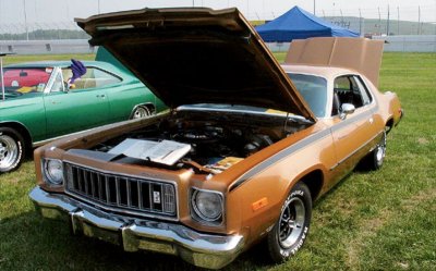 mopp_0603_20z+1975_plymouth_road_runner+front[1].jpg