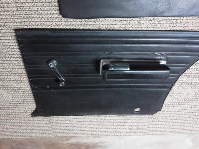 pass rear door panel arm rest and crank.jpg pass rear door panel arm rest and crank.jpg