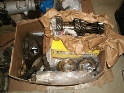 Hemi 4 spd Trans and Parts 018.JPG