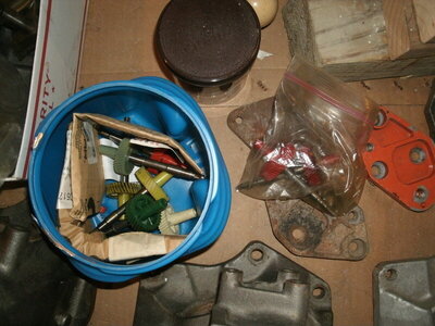 Hemi 4 spd Trans and Parts 022.JPG Hemi 4 spd Trans and Parts 022.JPG