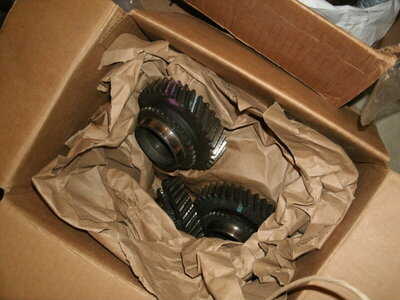 Hemi 4 spd Trans and Parts 021.JPG Hemi 4 spd Trans and Parts 021.JPG