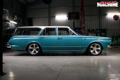 1965 AP6 Australian Valiant 5.7 Hemi Safari Wagon 03.jpg