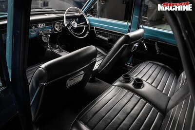 1965 AP6 Australian Valiant 5.7 Hemi Safari Wagon 06.jpg