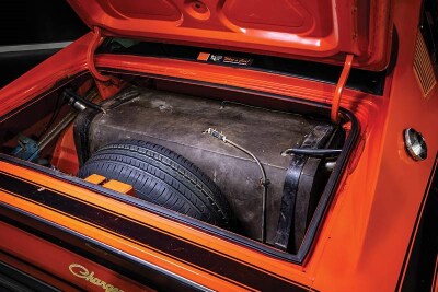 charger-e49-boot.jpg