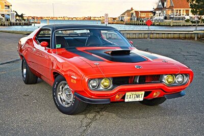 001-goldenberg-1972-plymouth-road-runner-front-three-quarter-alt-2.jpg