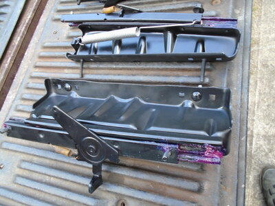 68 b seat tracks 002.JPG