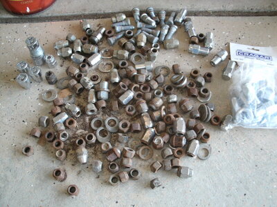 Lug Nuts alot 007.JPG