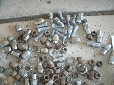 Lug Nuts alot 006.JPG