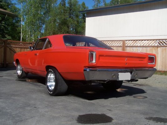 Few pictures of Middy's 69 Roadrunner