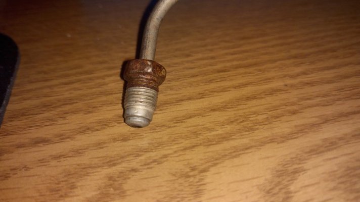 brake fail 4 - master cylinder end of metal line.jpg brake fail 4 - master cylinder end of metal line.jpg