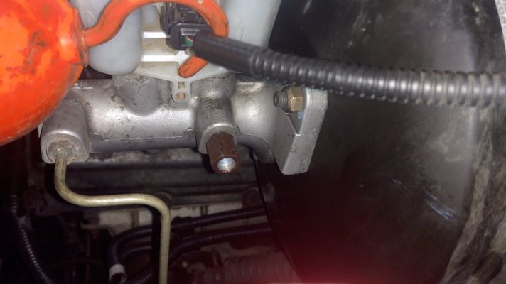 brake fail 7 - master cylinder.jpg