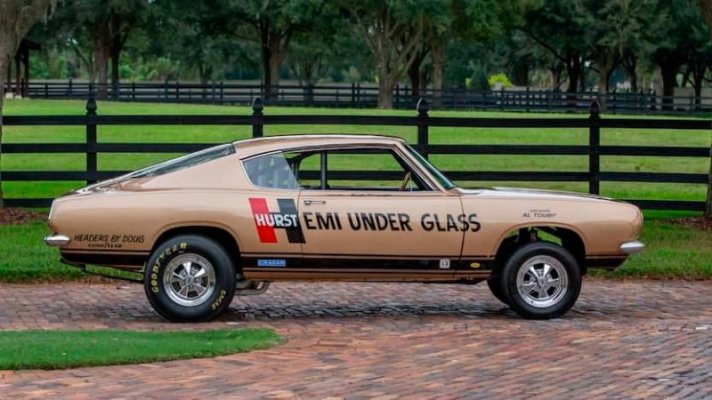 000 Hemi under 9.jpg