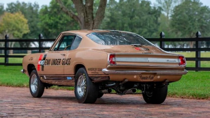 000 Hemi under 4.jpg