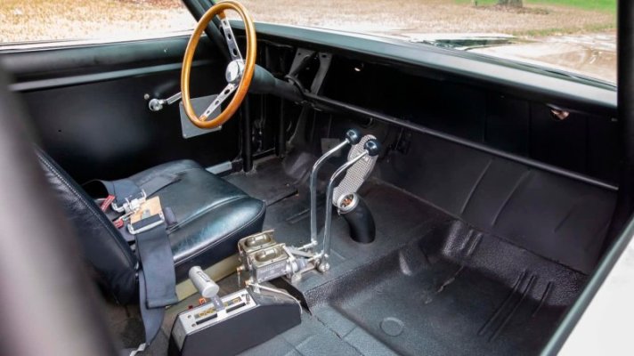 000 Hemi under 8c.jpg