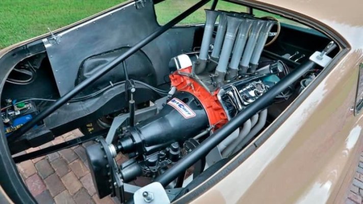 000 Hemi under 8.jpg