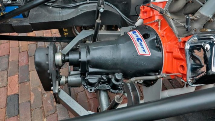 000 Hemi under 9c.jpg