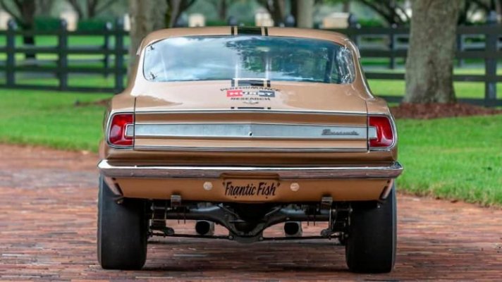 000 Hemi under 2.jpg