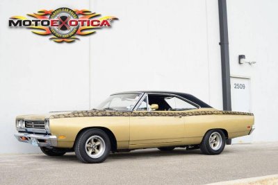 69 Roadrunner w-70's snake skin looking paint.jpg