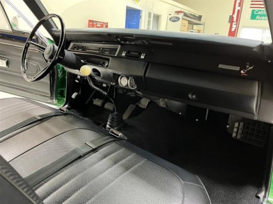 892 69 Road Runner A12 440+6 4-Sp (4).jpg