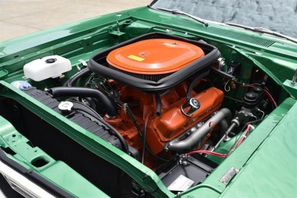 892 69 Road Runner A12 440+6 4-Sp (5).jpg