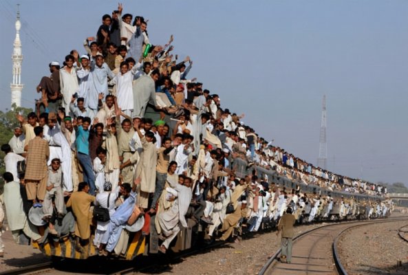 m%2fwp-content%2fuploads%2f2010%2f07%2ftrain-croud.jpg